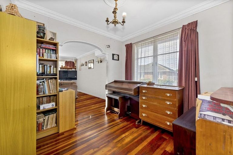 Photo of property in 24 Tiraumea Drive, Pakuranga, Auckland, 2010