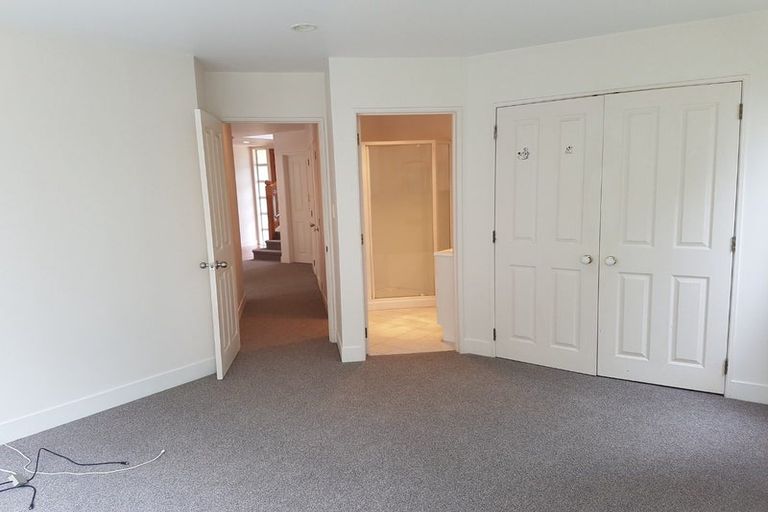 Photo of property in 2/5 Kenmure Avenue, Forrest Hill, Auckland, 0620