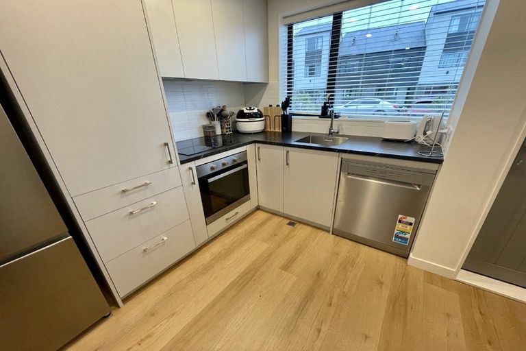 Photo of property in 5 Ara Paiwhenua, Tawa, Wellington, 5028