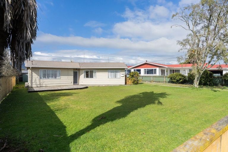 Photo of property in 4 Roslyn Road, Levin, 5510