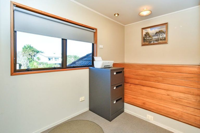 Photo of property in 8 Lemonwood Place, The Gardens, Auckland, 2105