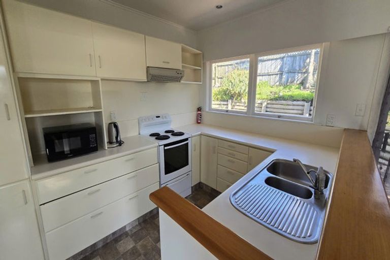 Photo of property in 88 Chivalry Road, Glenfield, Auckland, 0629