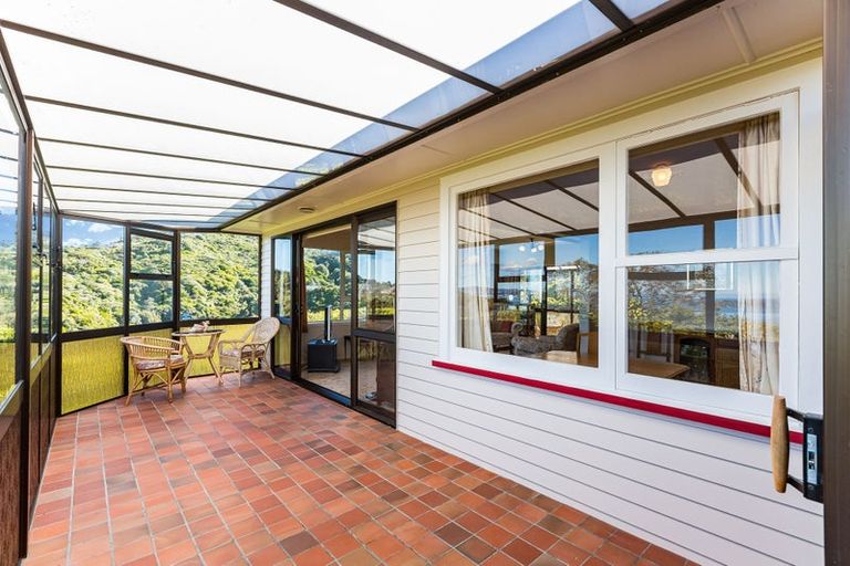 Photo of property in 22 Bushey Way, Maungaraki, Lower Hutt, 5010