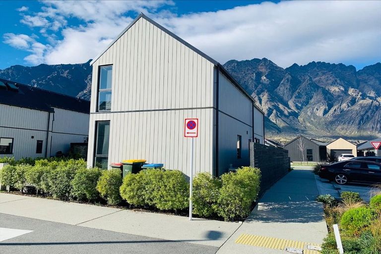 Photo of property in 7 Crossfall Lane, Jacks Point, 9371