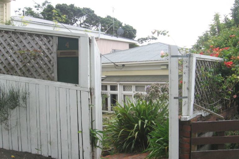 Photo of property in 4 Dorking Road, Brooklyn, Wellington, 6021