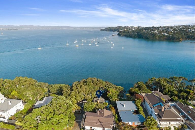 Photo of property in 36 Queen Street, Northcote Point, Auckland, 0627
