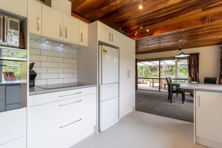 Photo of property in 1094 Paekakariki Hill Road, Paekakariki Hill, Porirua, 5381