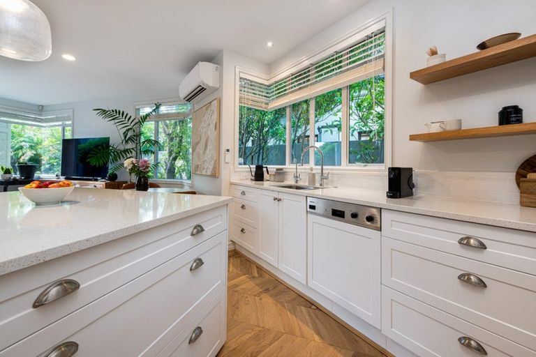 Photo of property in 15a Ocean View Road, Milford, Auckland, 0620