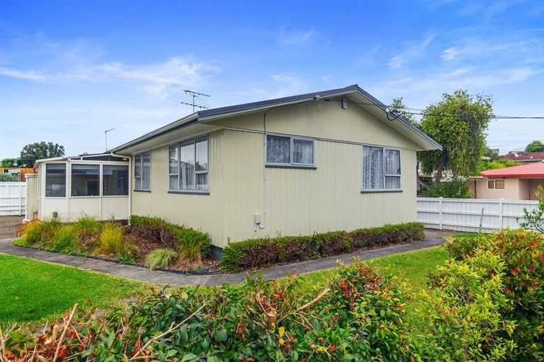 Photo of property in 1/18 Matipo Road, Te Atatu Peninsula, Auckland, 0610