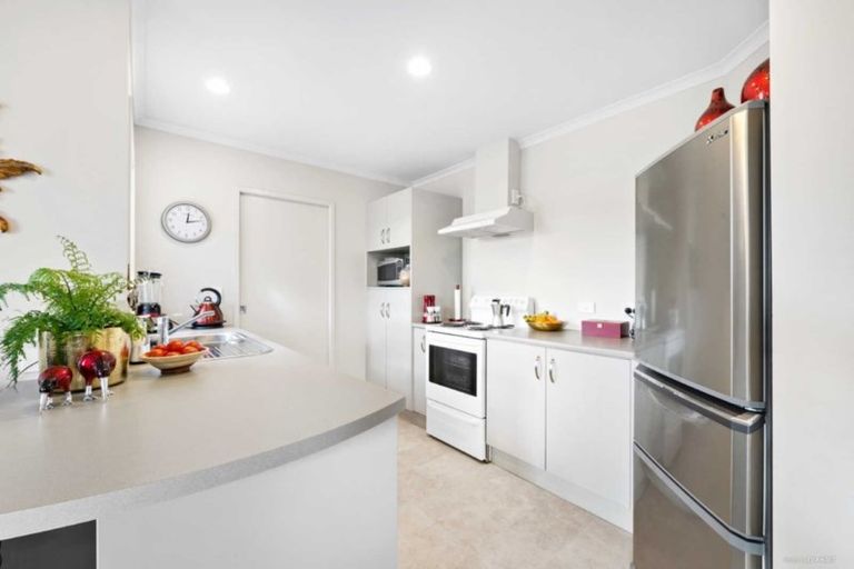 Photo of property in 4/8 Village Place, Tuakau, 2121
