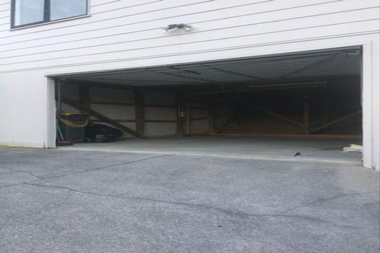 Photo of property in 1/7 Romulus Place, Totara Vale, Auckland, 0629