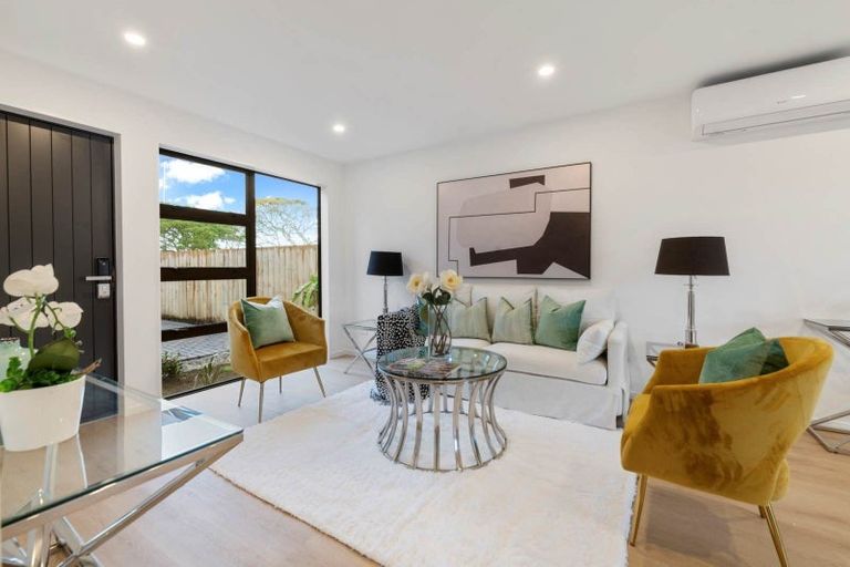 Photo of property in 2/15 Oakland Avenue, Papatoetoe, Auckland, 2025