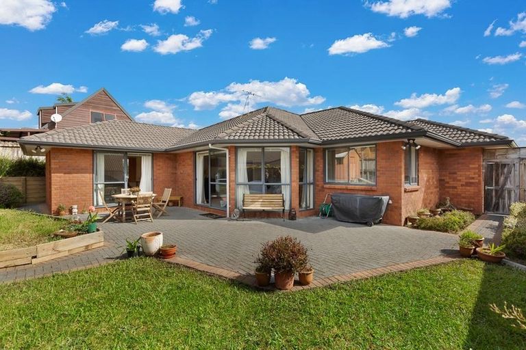 Photo of property in 11 Toledo Avenue, Henderson, Auckland, 0612