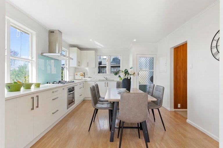 Photo of property in 14 Roseneath Place, Birkdale, Auckland, 0626