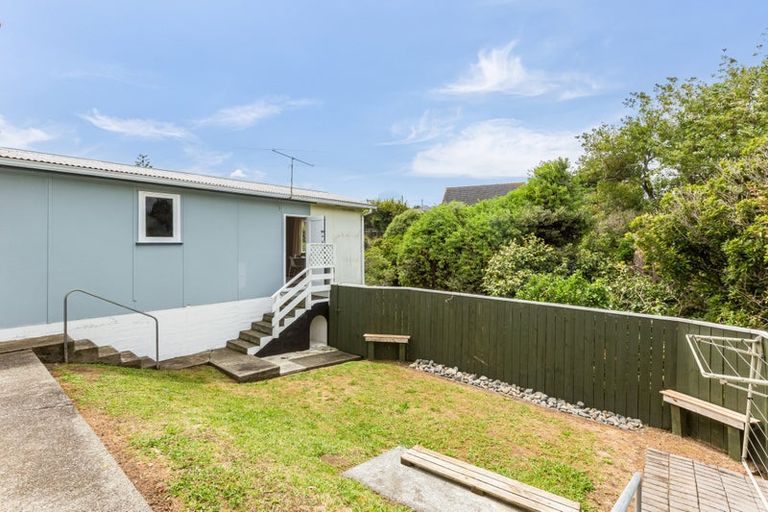 Photo of property in 15 Kapiti Crescent, Titahi Bay, Porirua, 5022