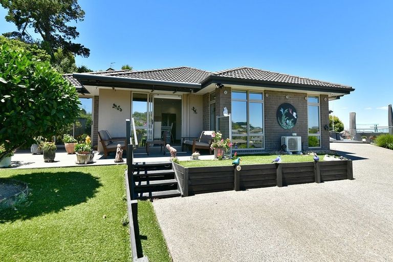 Photo of property in 25 Waldorf Crescent, Orewa, 0931