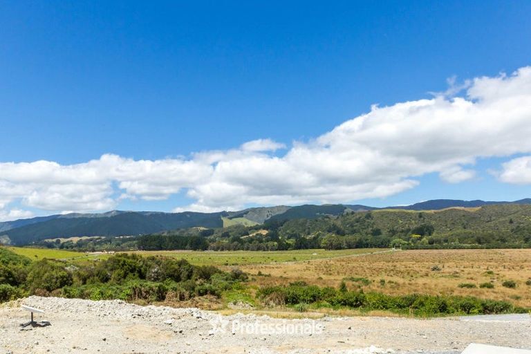 Photo of property in 9 Margaret Mahy Drive, Blue Mountains, Upper Hutt, 5371