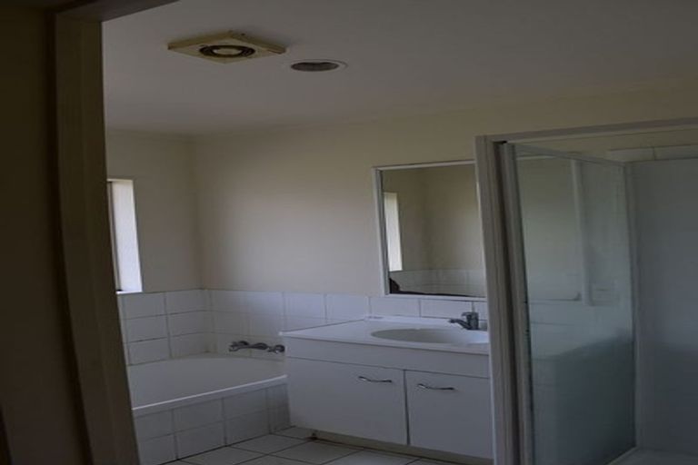 Photo of property in 9/43 Fruitvale Road, New Lynn, Auckland, 0600