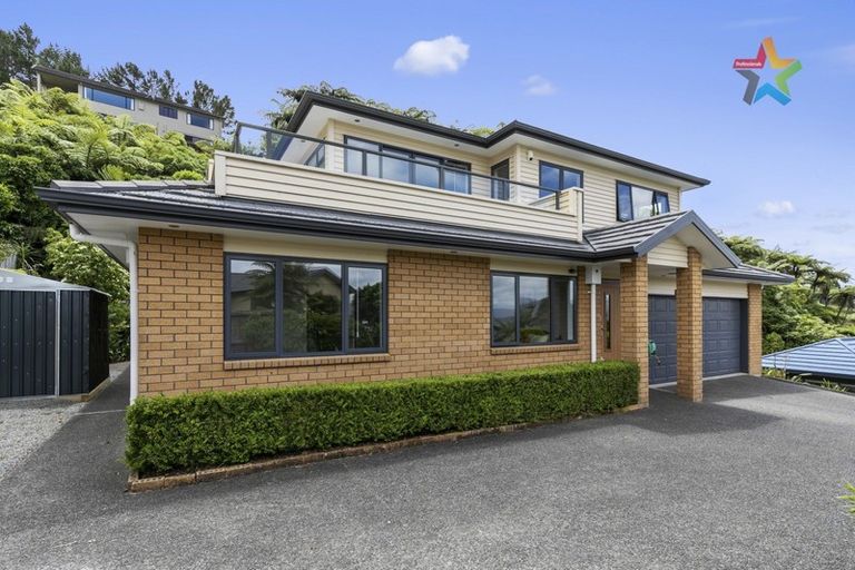 Photo of property in 14 Arahiwi Grove, Tirohanga, Lower Hutt, 5010