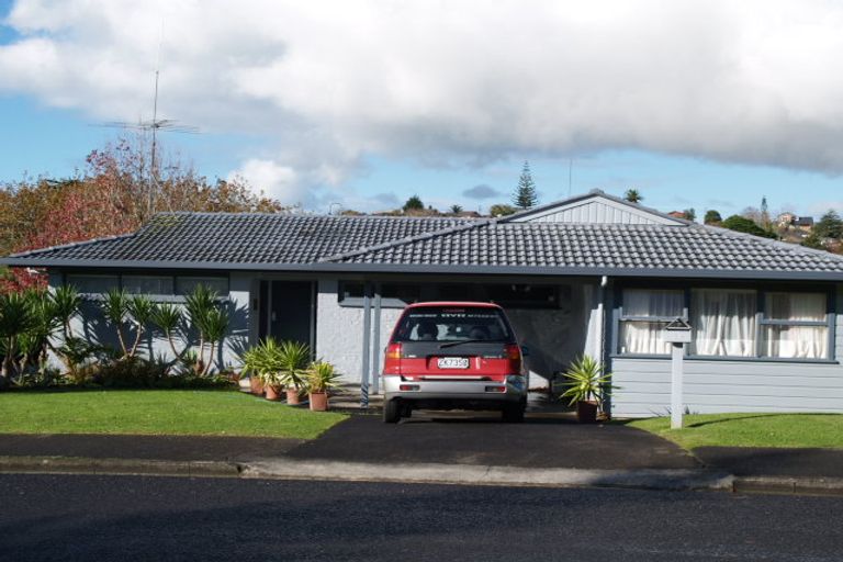 Photo of property in 25 Tanglewood Place, Cockle Bay, Auckland, 2014