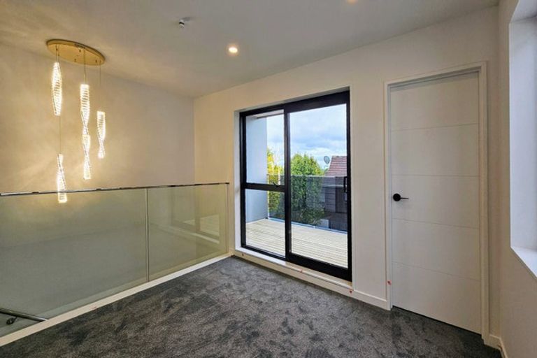 Photo of property in 7b Lewisham Street, Highland Park, Auckland, 2010