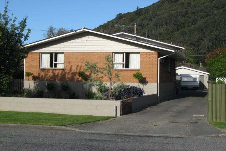 Photo of property in 50 York Street, Picton, 7220