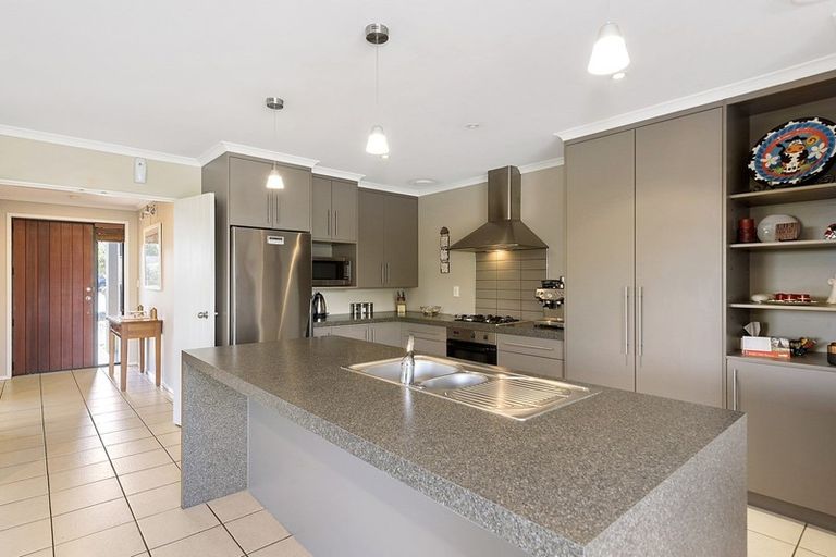 Photo of property in 15 Parkwood Place, Huntington, Hamilton, 3210