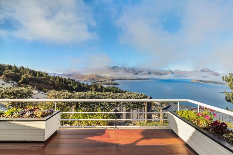 Photo of property in 110b Wynyard Crescent, Fernhill, Queenstown, 9300