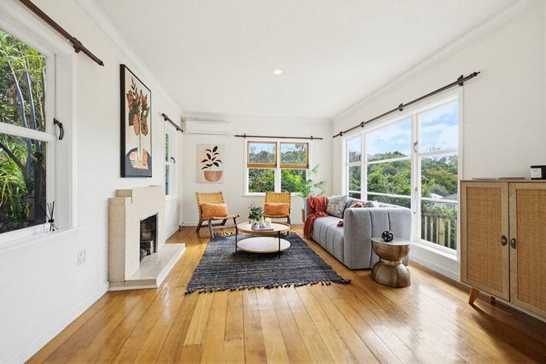 Photo of property in 9 Victory Crescent, Tawa, Wellington, 5028