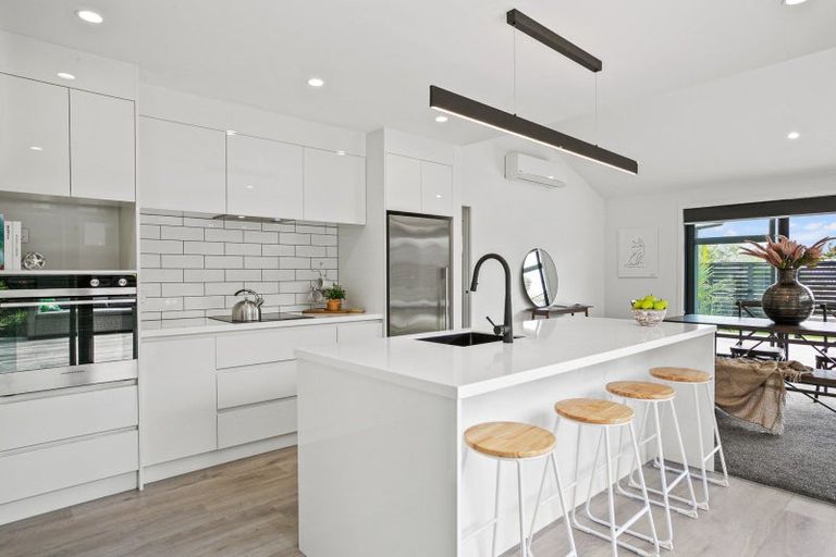 Photo of property in 11 Donnelly Street, Oakura, 4314