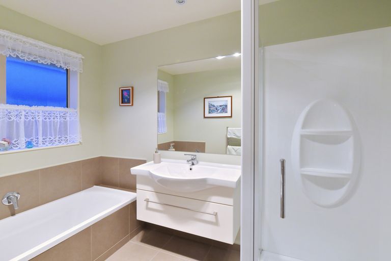 Photo of property in 11 Walnut Way, Rangiora, 7400