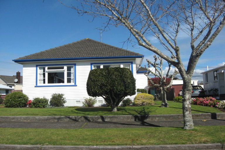 Photo of property in 20 Exeter Street, Brooklands, New Plymouth, 4310