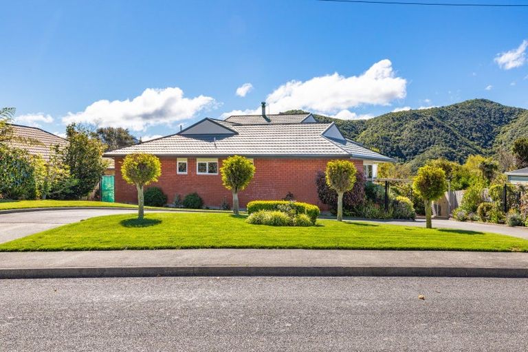 Photo of property in 5 Moana View Road, Waikawa, Picton, 7220
