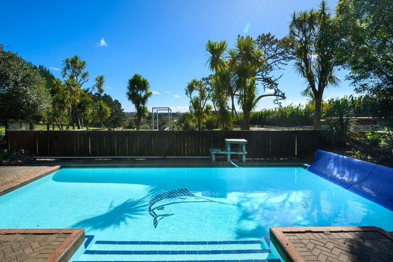 Photo of property in 412 Taupaki Road, Kumeu, 0892