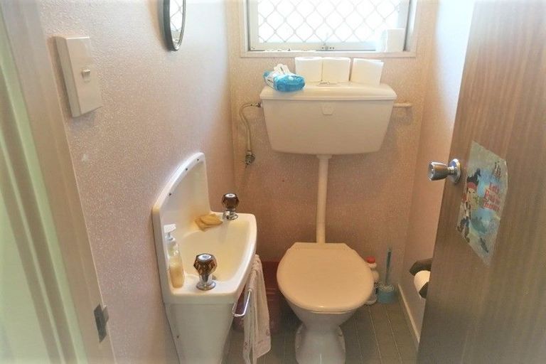 Photo of property in 17a Covil Avenue, Te Atatu South, Auckland, 0610