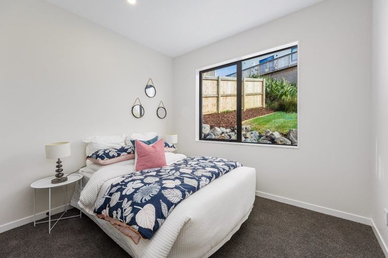 Photo of property in 128 Skulander Crescent, Orewa, 0931