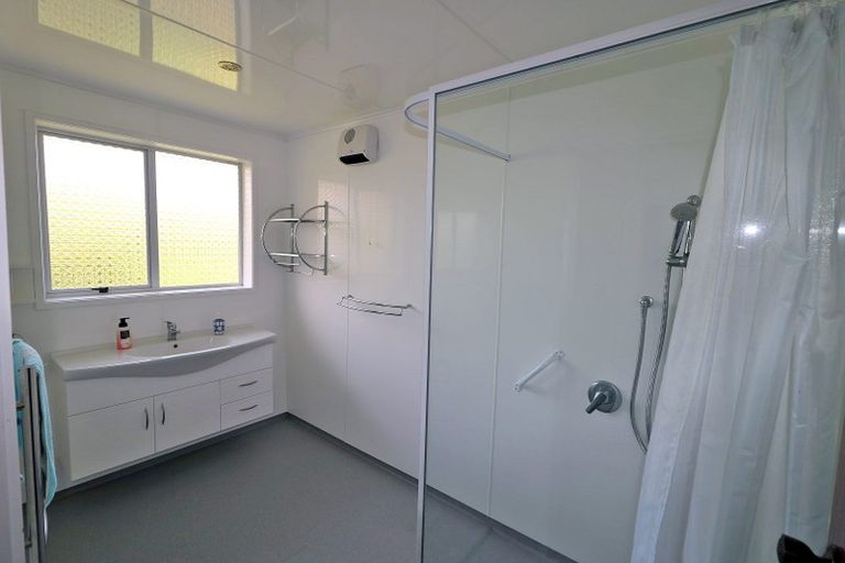 Photo of property in 26 Oberon Street, Stratford, 4332