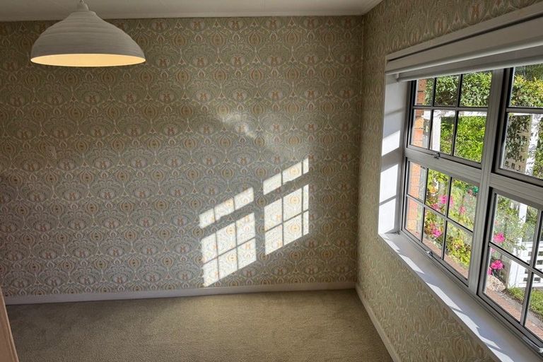 Photo of property in 24 Middle Road, Havelock North, 4130