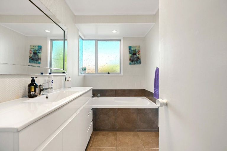 Photo of property in 2 Montana Place, Dinsdale, Hamilton, 3204