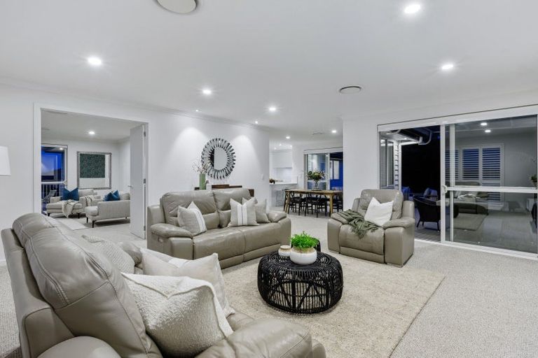Photo of property in 56 Grovenor Drive, Orewa, 0931