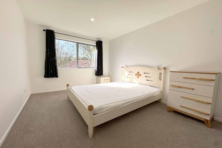 Photo of property in 6c Buisson Glade, West Harbour, Auckland, 0618