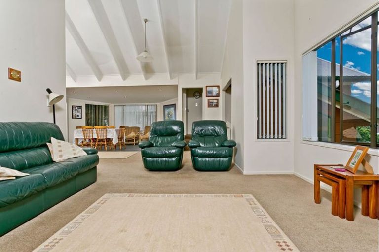 Photo of property in 12 Palliser Lane, Browns Bay, Auckland, 0630