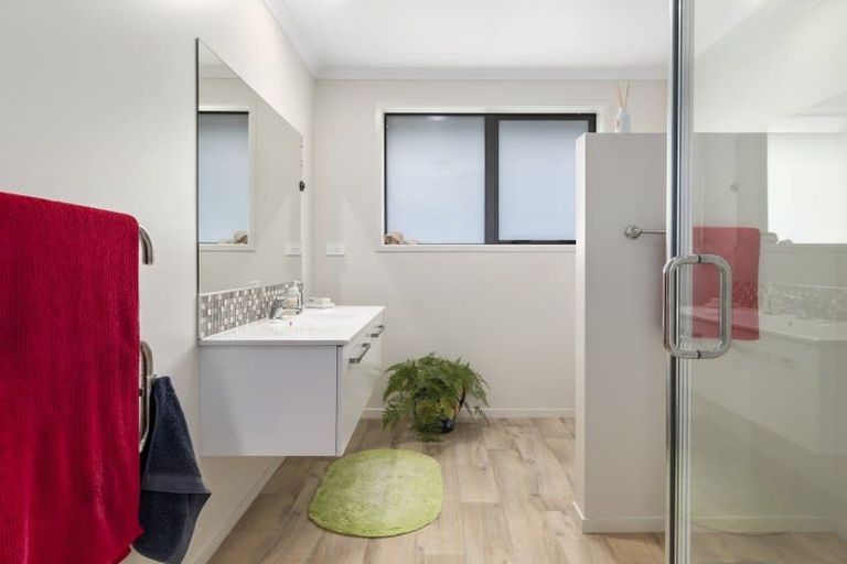 Photo of property in 33 Vista Close, Omokoroa, 3114