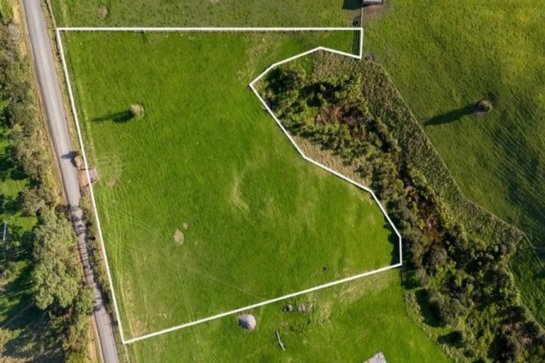 Photo of property in 88 Valley Road, Waitoki, 0871