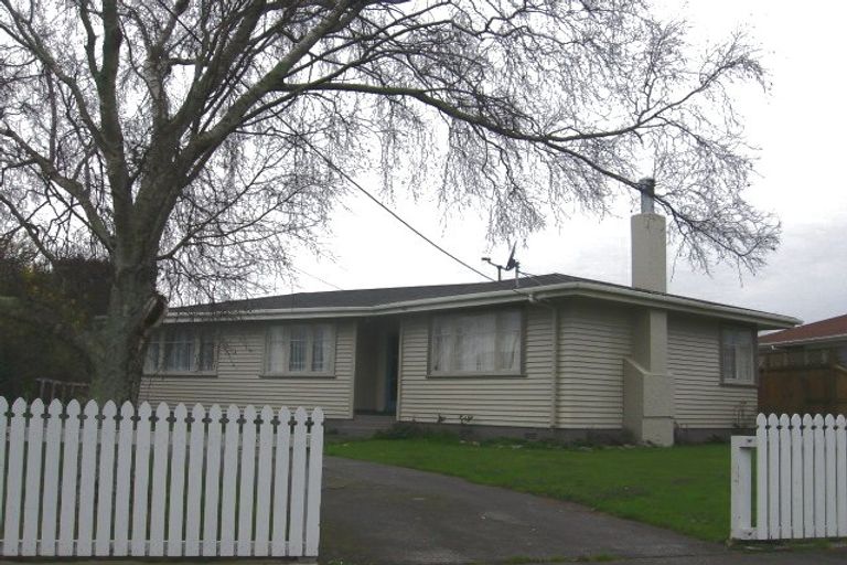 Photo of property in 44 Tararua Terrace, Cloverlea, Palmerston North, 4412