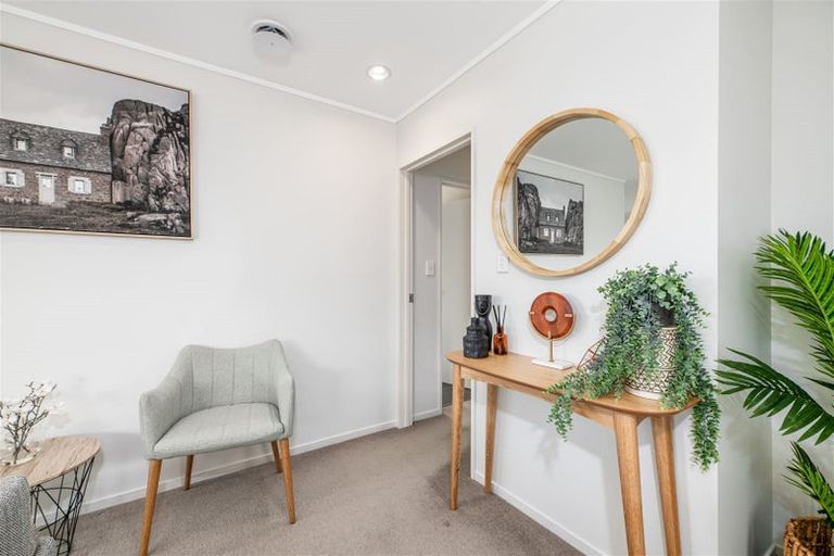 Photo of property in 13a Jenelin Road, Glendene, Auckland, 0602