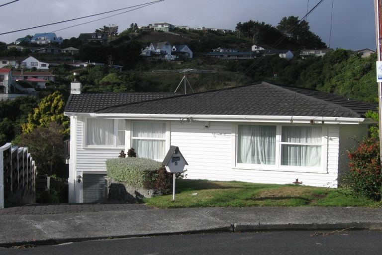 Photo of property in 5 Terrance Grove, Paparangi, Wellington, 6037