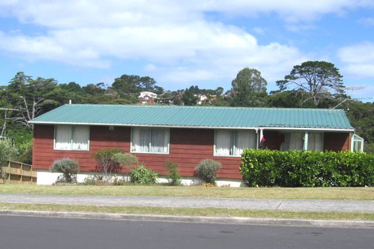 Photo of property in 2/4 Fernlea Rise, Bayview, Auckland, 0629