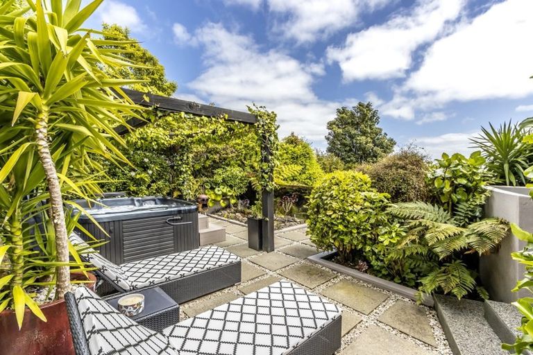 Photo of property in 18 Harry Ell Drive, Cashmere, Christchurch, 8022