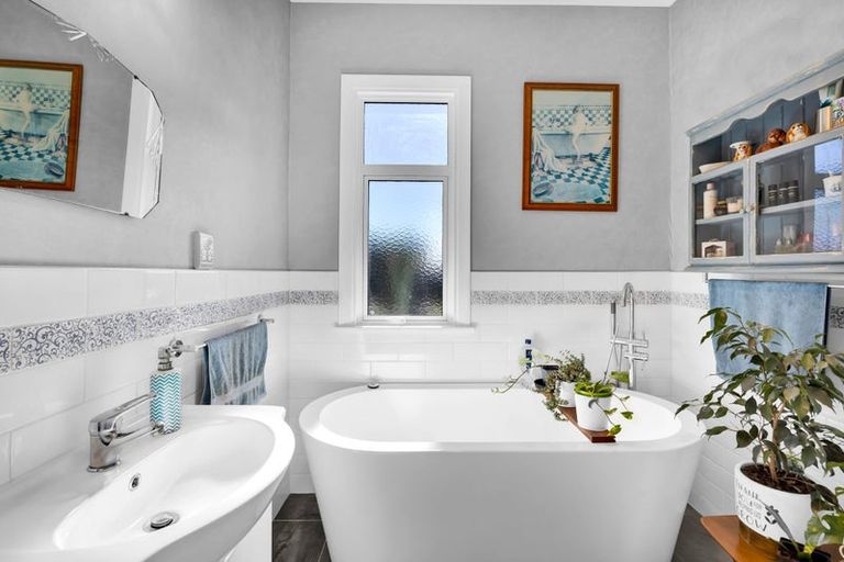 Photo of property in 330 South Road, Hawera, 4610